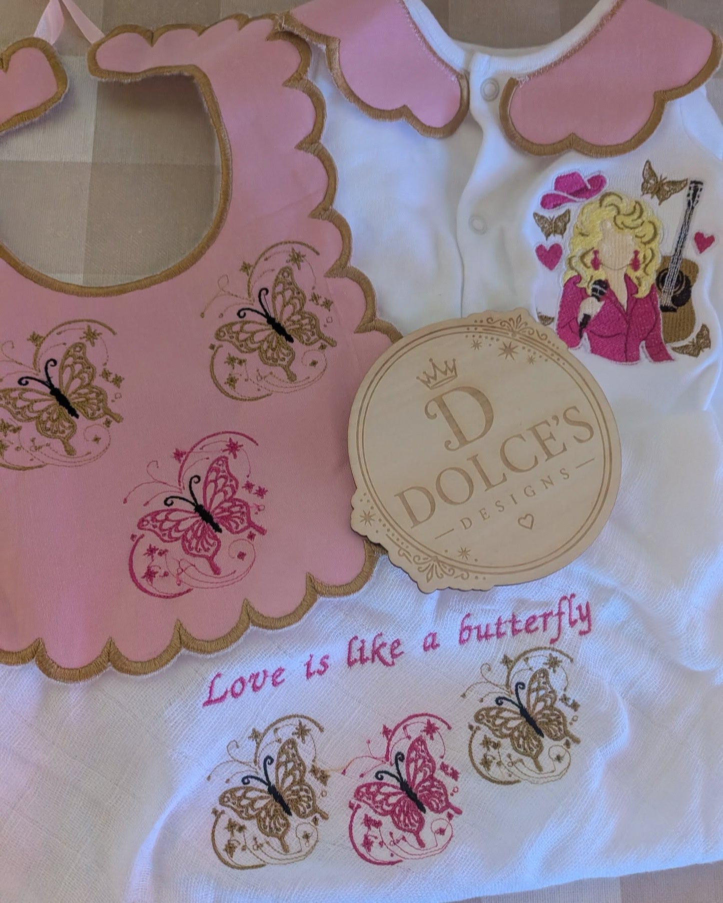 Dolly Inspired Butterfly Baby 3 Piece Set – Embroidered Babygrow, Bib & Muslin