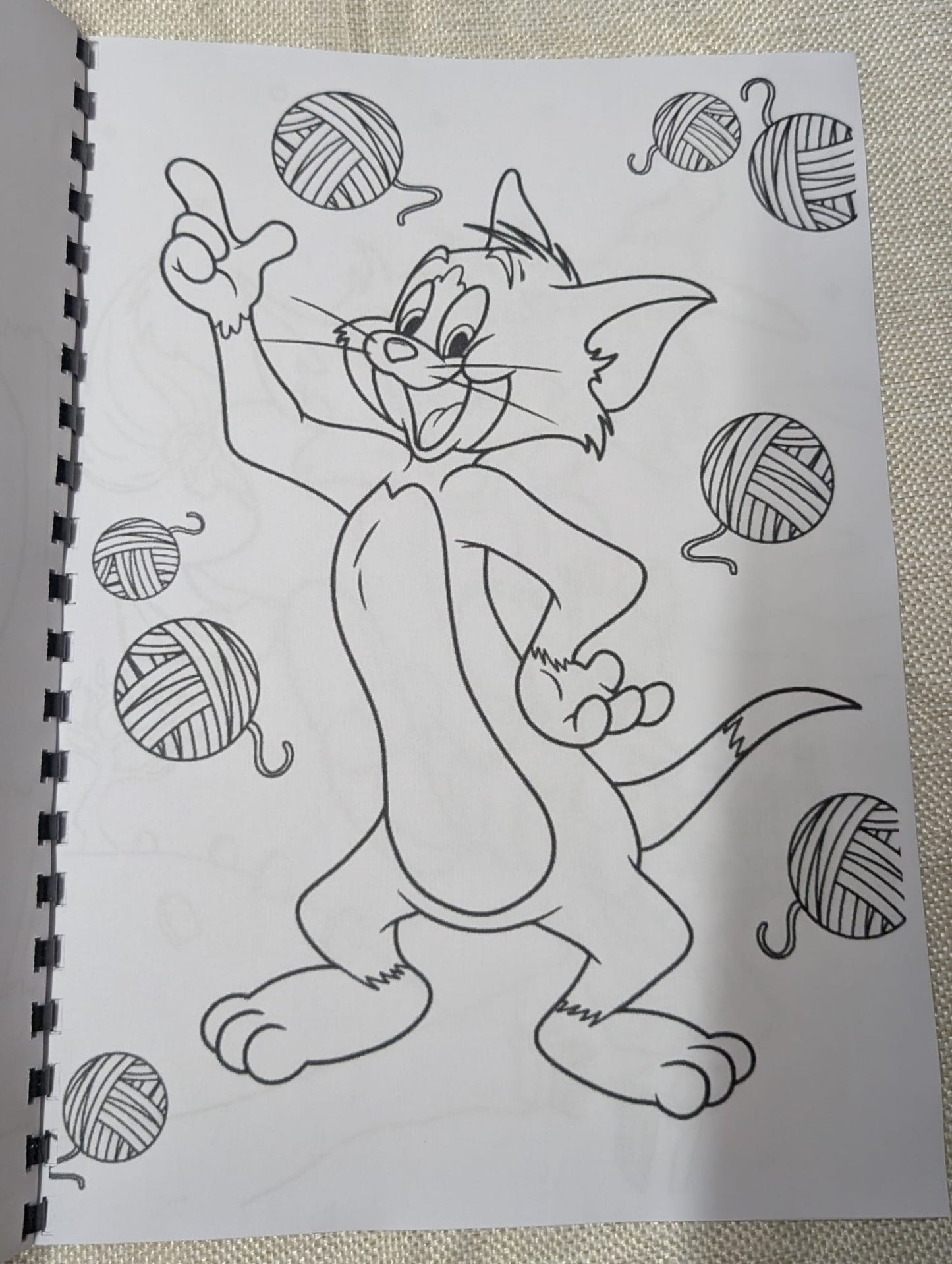 Classic Cat & Mouse Colouring Book A4 | Cartoon Chase Colouring Book | 20+ Pages | Kids & Adults Colouring Book | Printed in UK