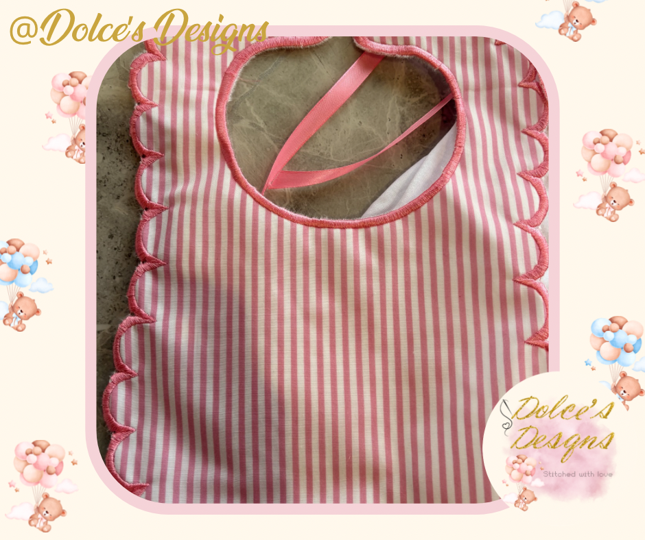 Minnie Mouse 2 Piece Baby Set – Scallop Bib & Embroidered Babygrow 🎀