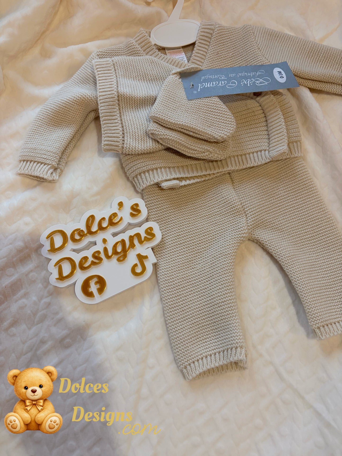 🧶 4 Piece Knitted Baby Set – 0-3 Month