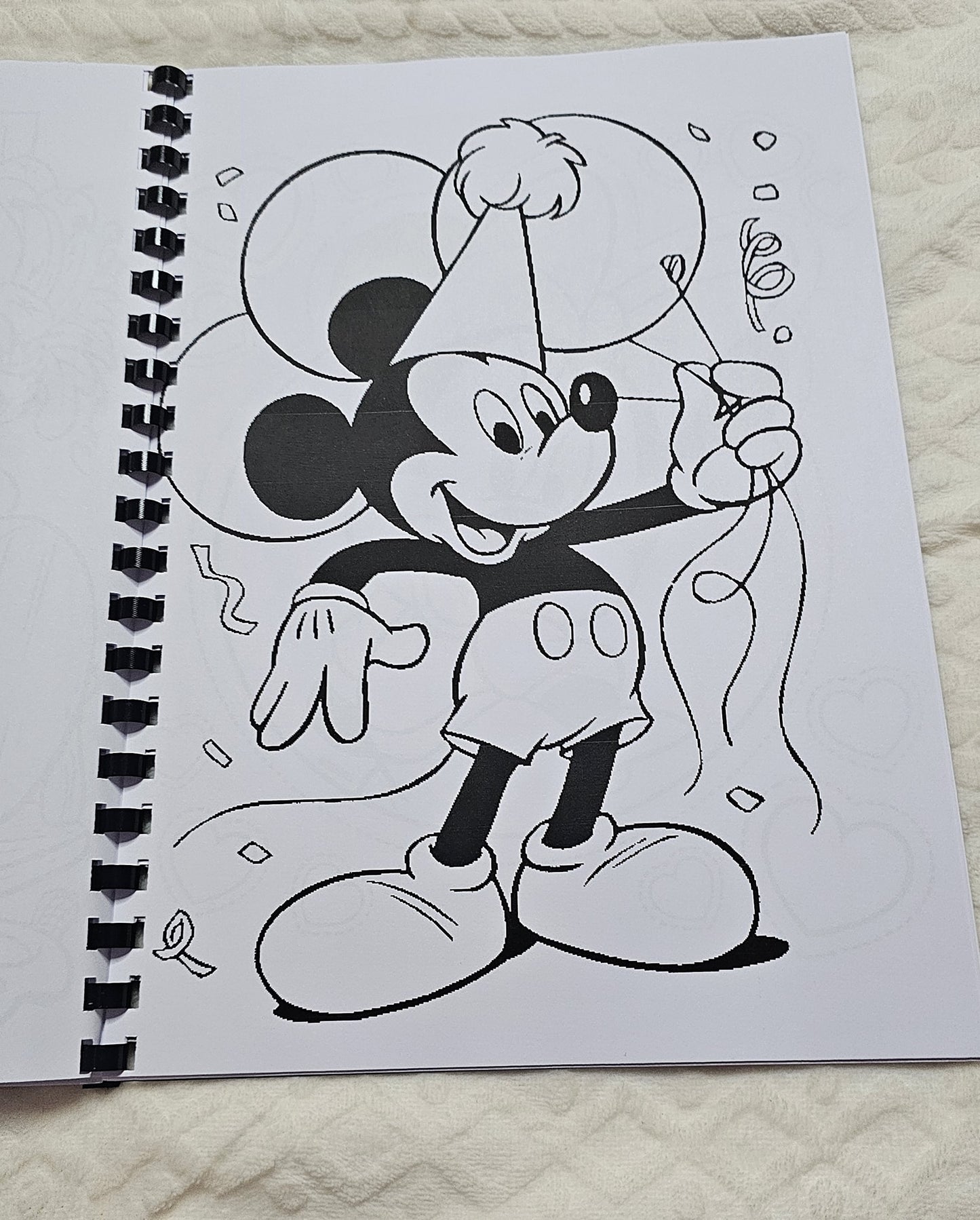 Mickey & Friends Colouring Book