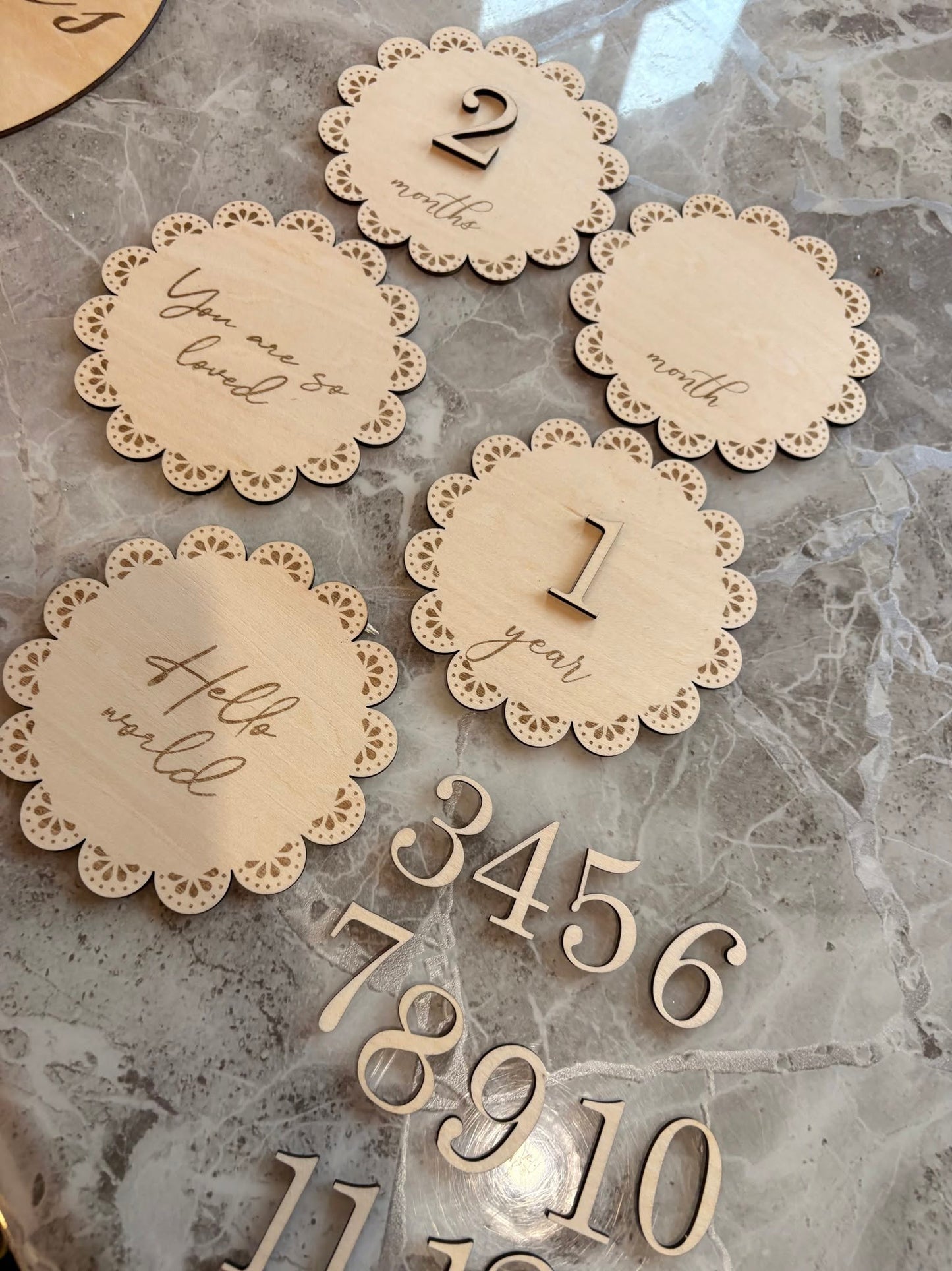 Scalloped Personalised Wooden Baby Milestone Discs – Changeable Monthly Milestone Set | Newborn to 1 Year Photo Props