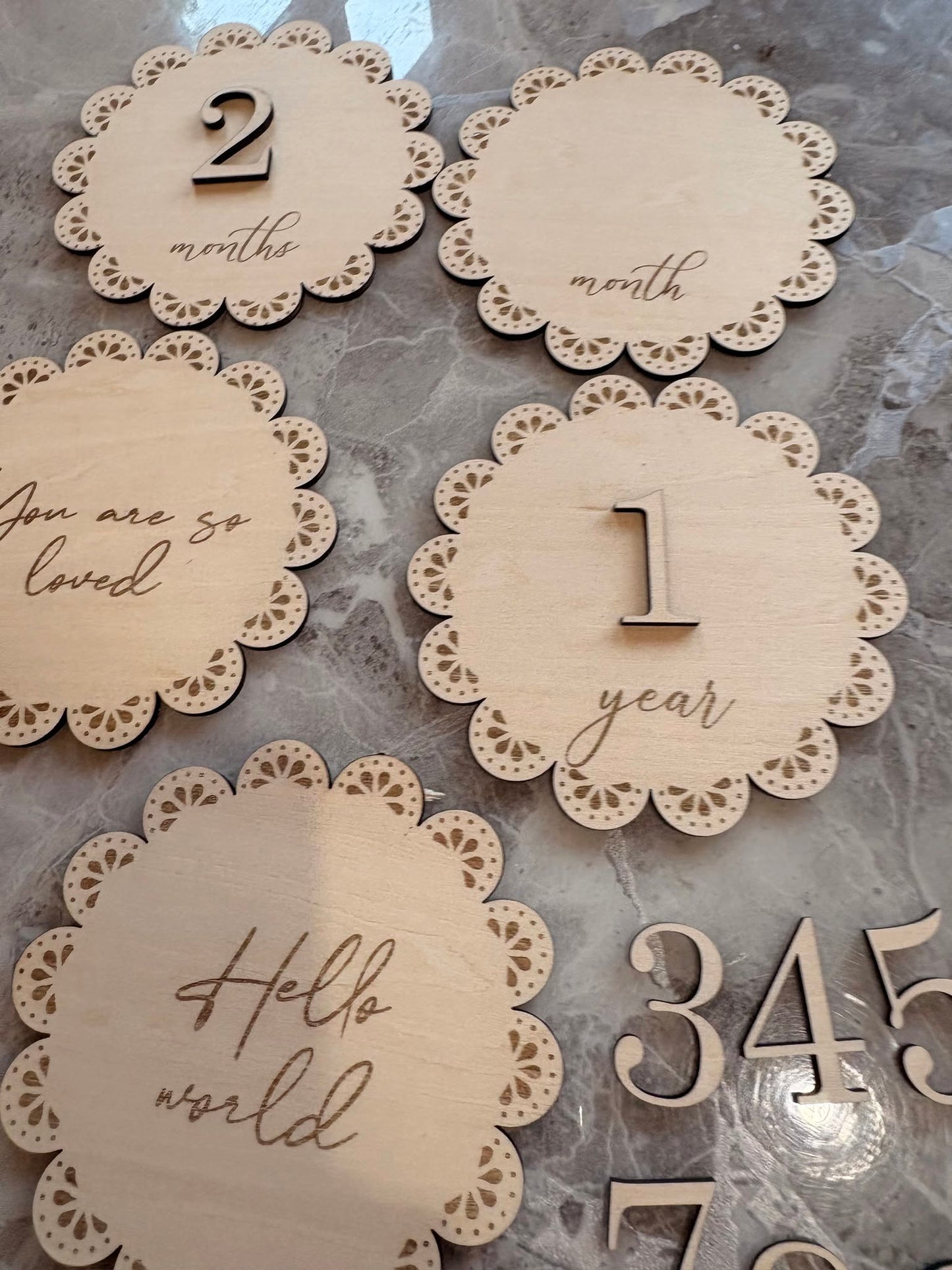 Scalloped Personalised Wooden Baby Milestone Discs – Changeable Monthly Milestone Set | Newborn to 1 Year Photo Props