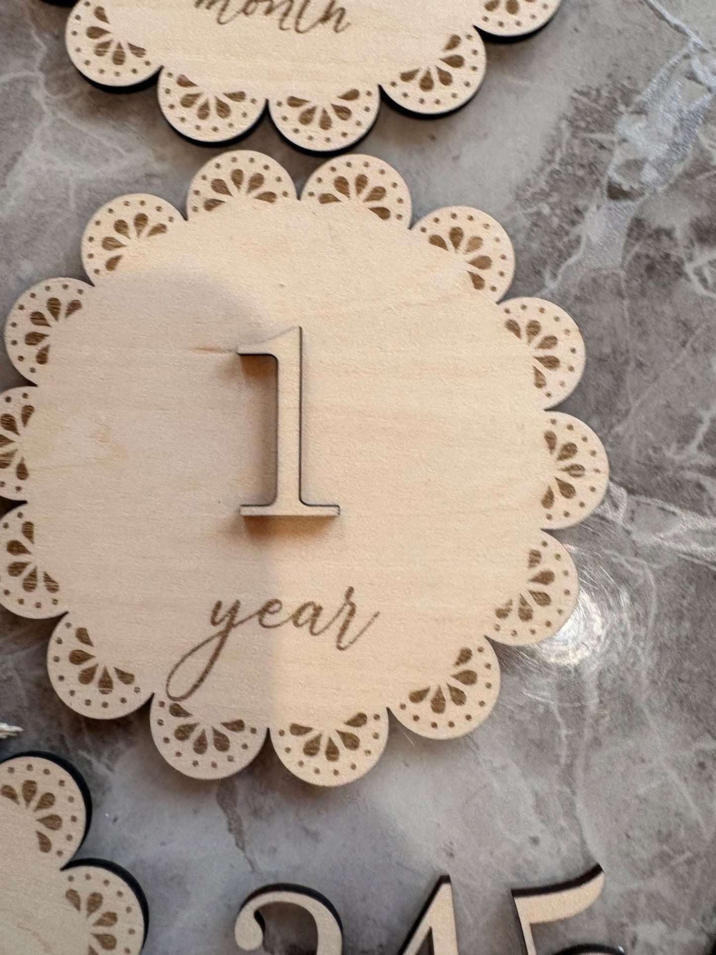 Scalloped Personalised Wooden Baby Milestone Discs – Changeable Monthly Milestone Set | Newborn to 1 Year Photo Props
