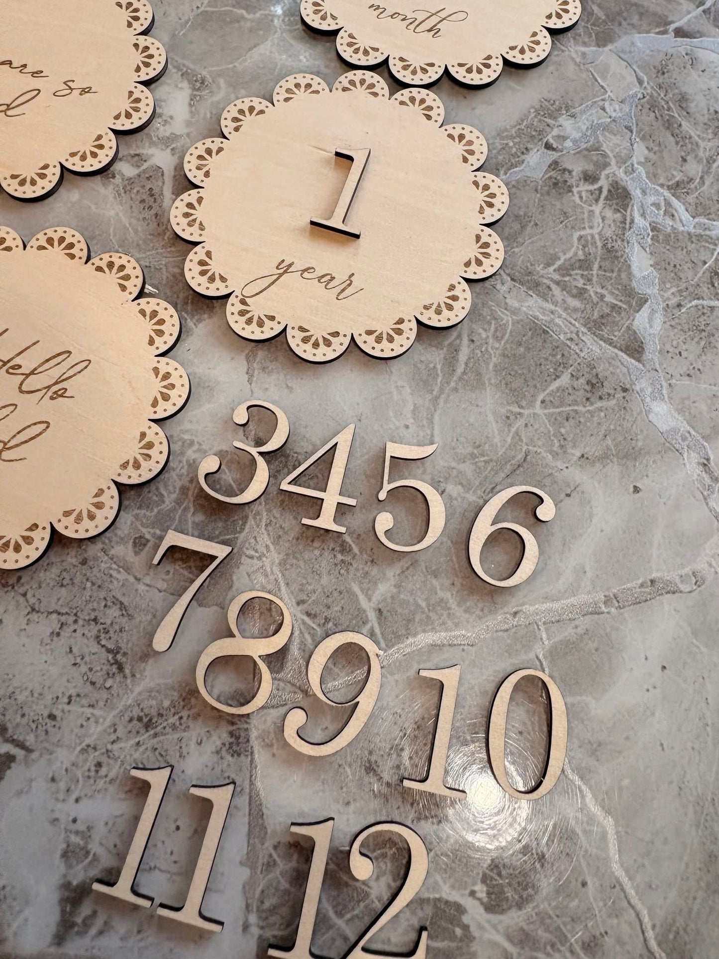 Scalloped Personalised Wooden Baby Milestone Discs – Changeable Monthly Milestone Set | Newborn to 1 Year Photo Props