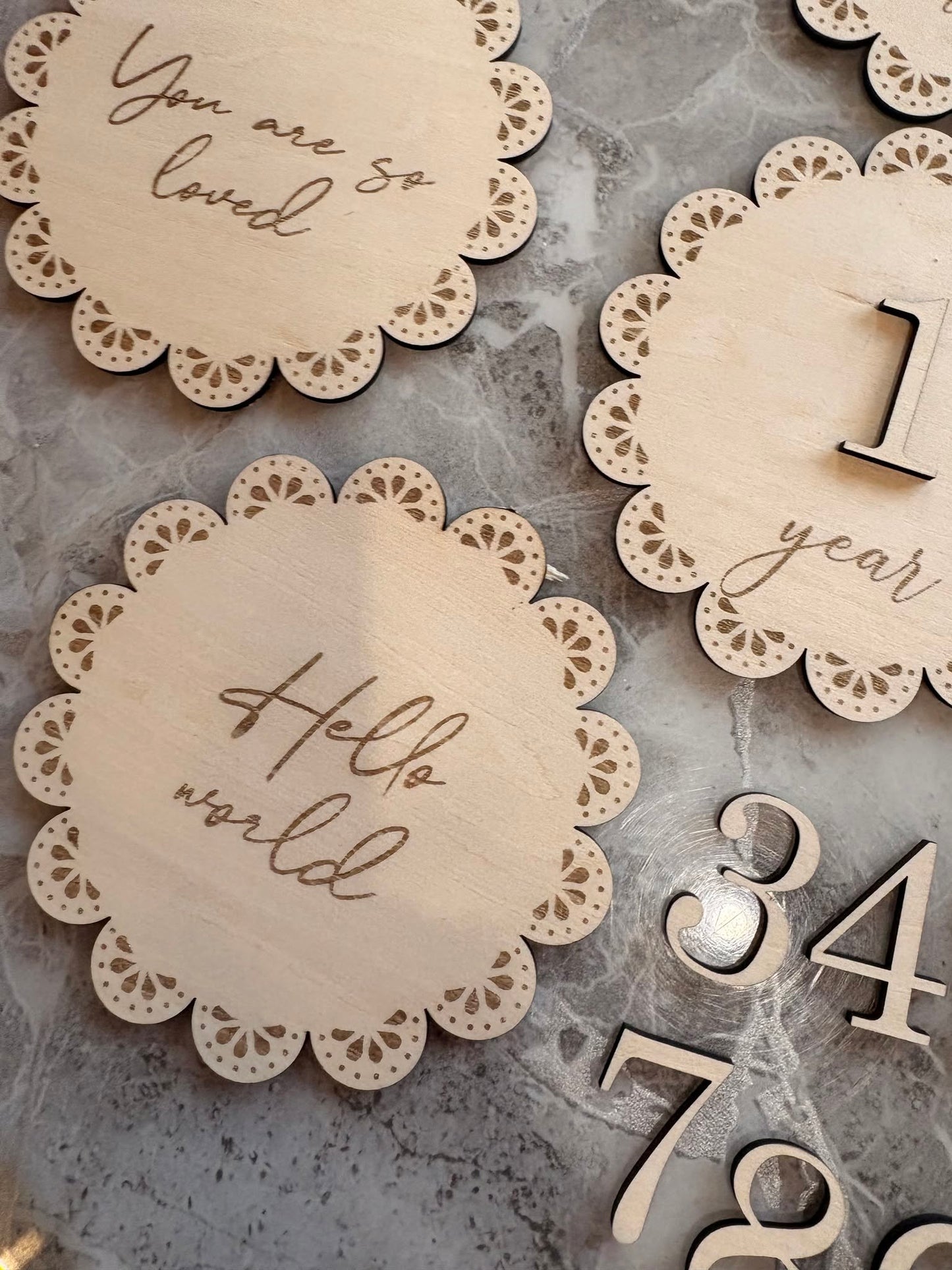 Scalloped Personalised Wooden Baby Milestone Discs – Changeable Monthly Milestone Set | Newborn to 1 Year Photo Props