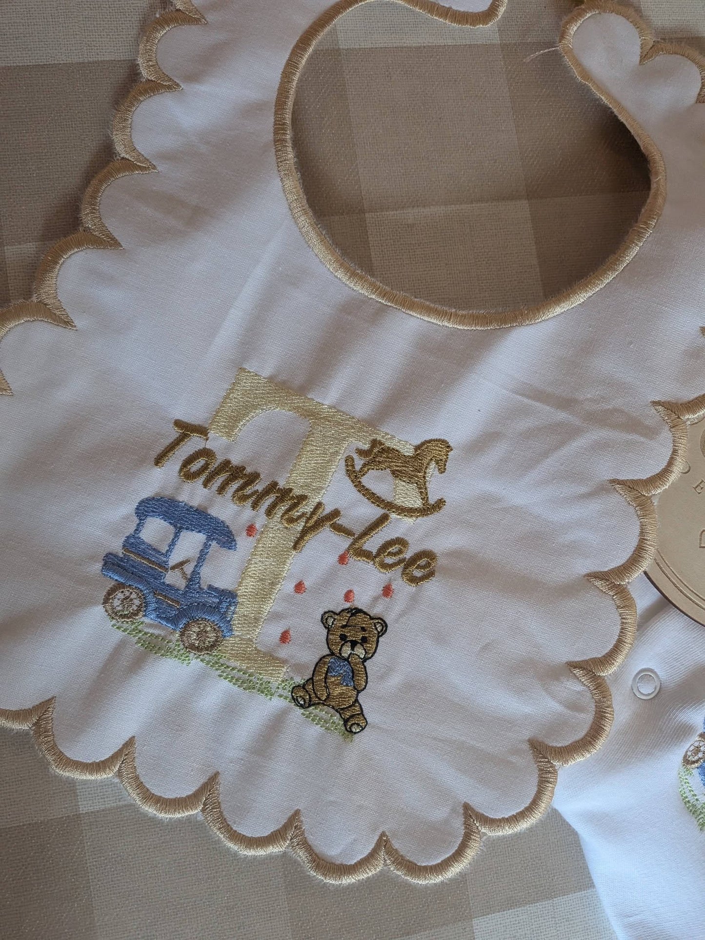 Personalised Initial Baby Set – Babygrow & Bib