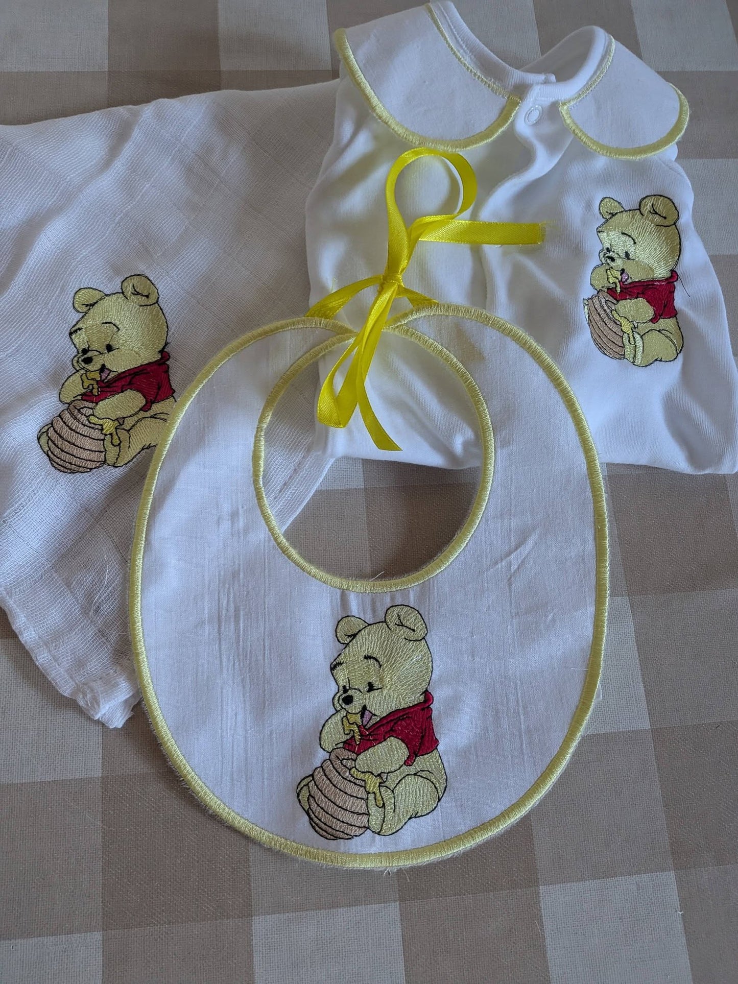 Personalised Winnie the Pooh 3 Piece Baby Gift Set – Embroidered Babygrow, Bib & Muslin