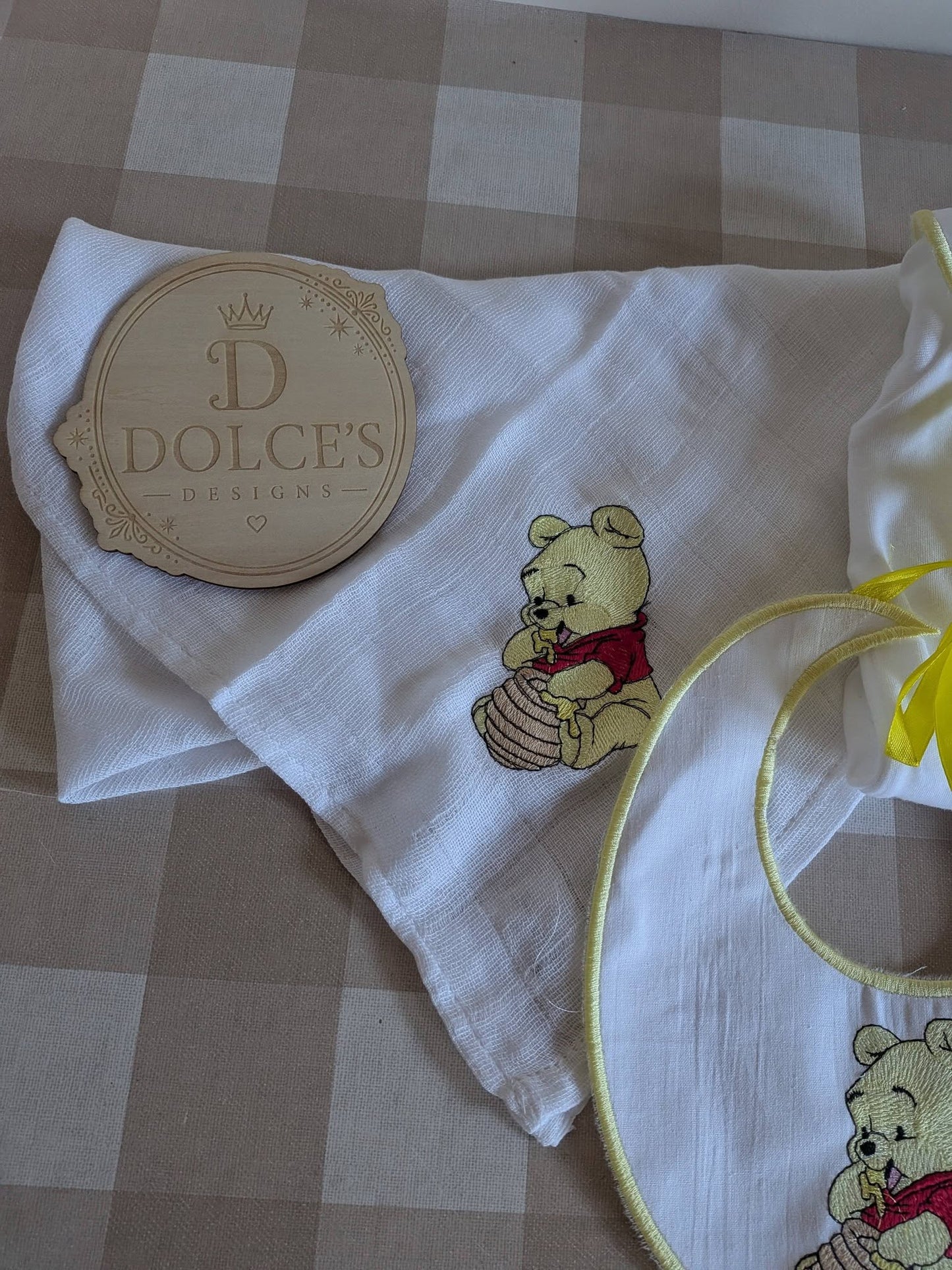 Personalised Winnie the Pooh 3 Piece Baby Gift Set – Embroidered Babygrow, Bib & Muslin