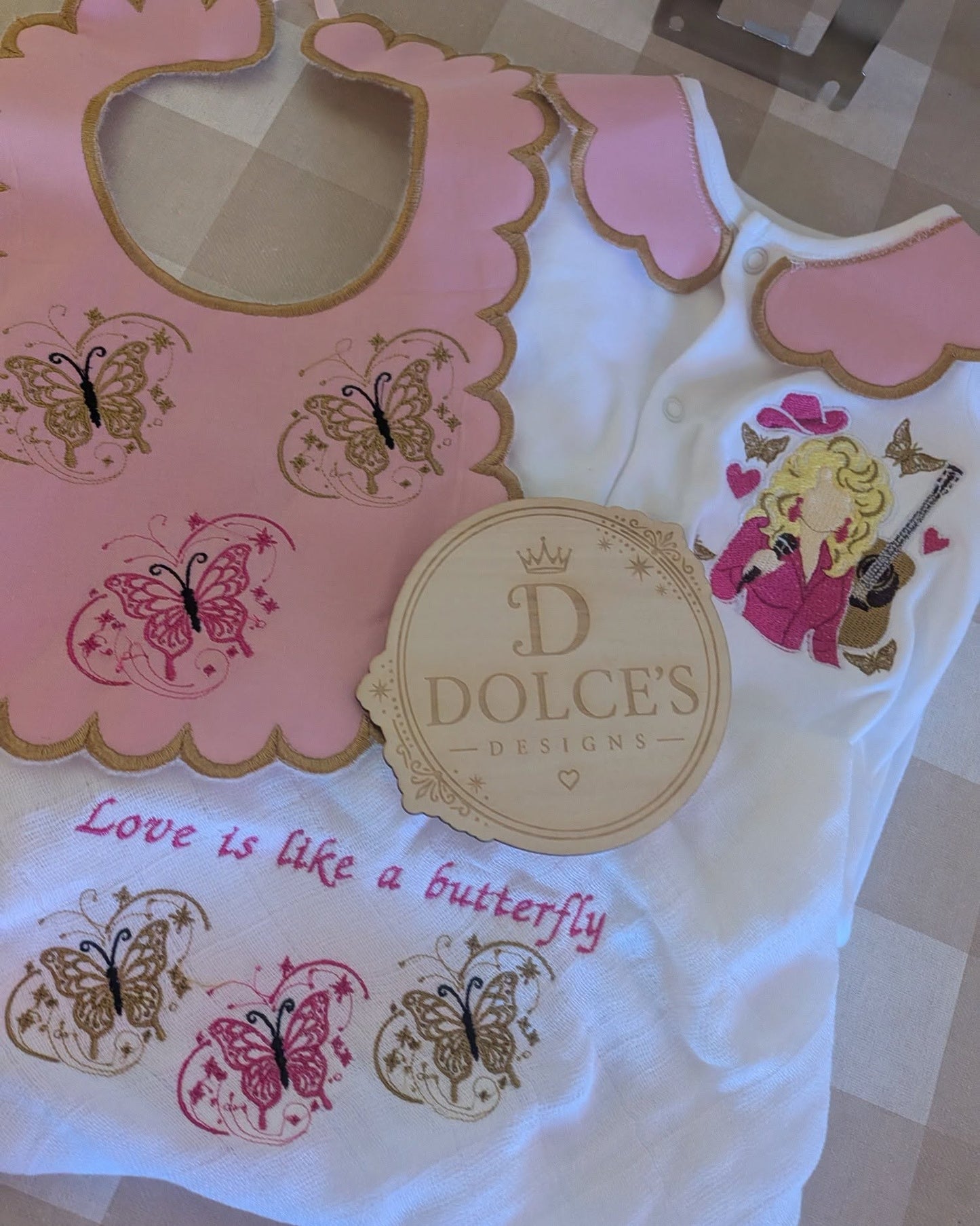 Dolly Inspired Butterfly Baby 3 Piece Set – Embroidered Babygrow, Bib & Muslin