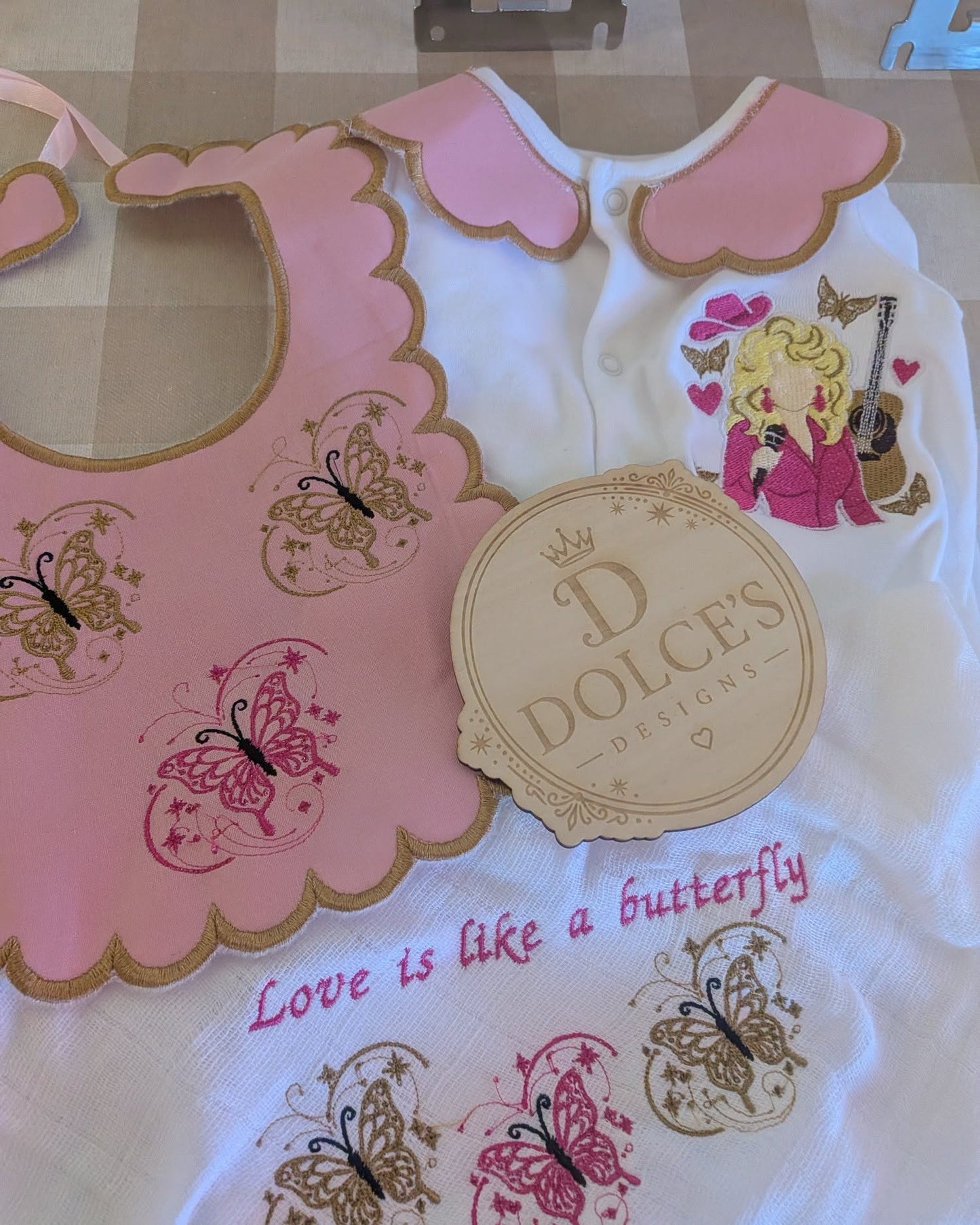 Dolly Inspired Butterfly Baby 3 Piece Set – Embroidered Babygrow, Bib & Muslin