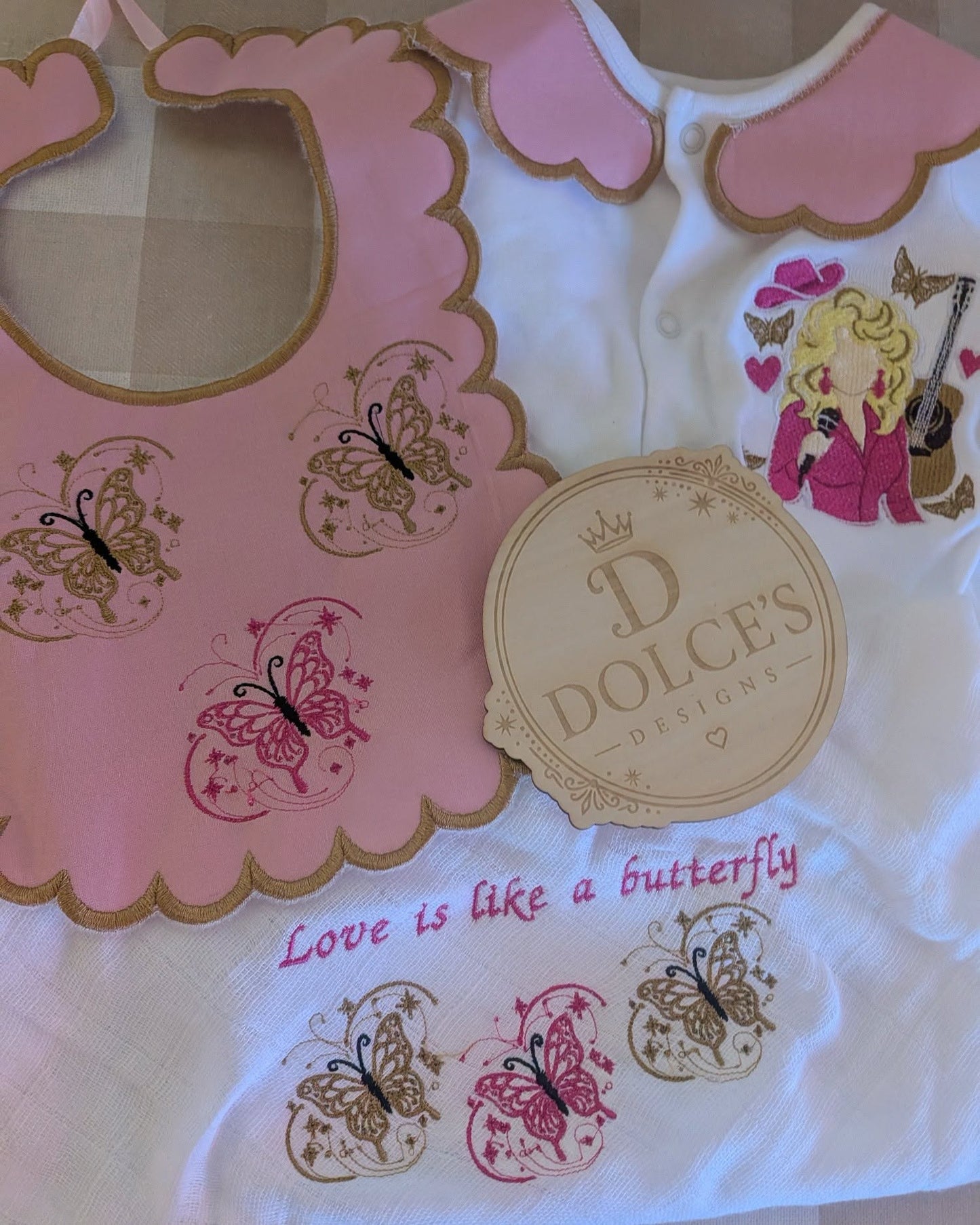 Dolly Inspired Butterfly Baby 3 Piece Set – Embroidered Babygrow, Bib & Muslin