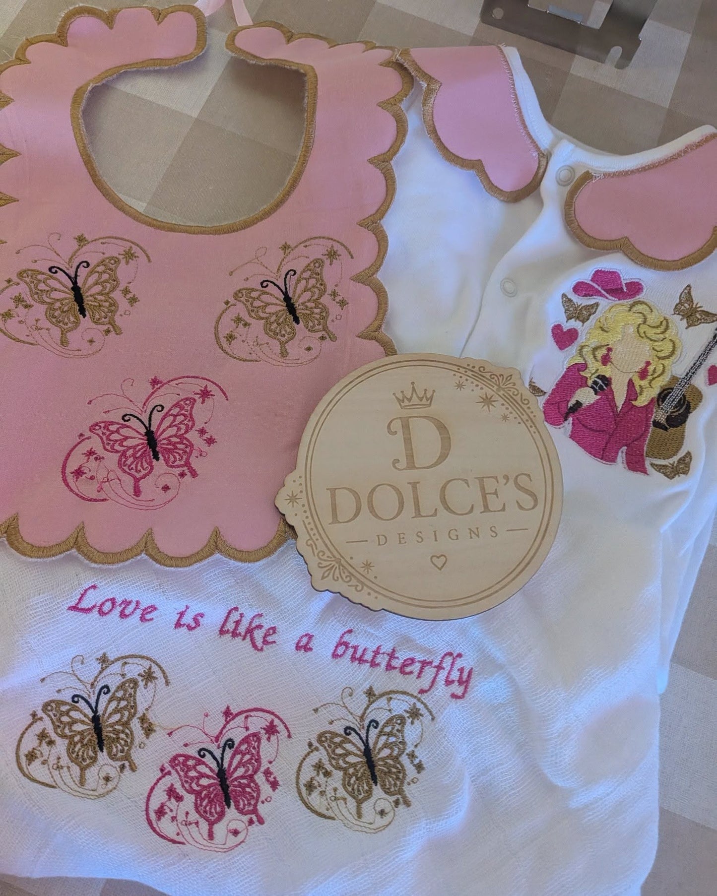 Dolly Inspired Butterfly Baby 3 Piece Set – Embroidered Babygrow, Bib & Muslin
