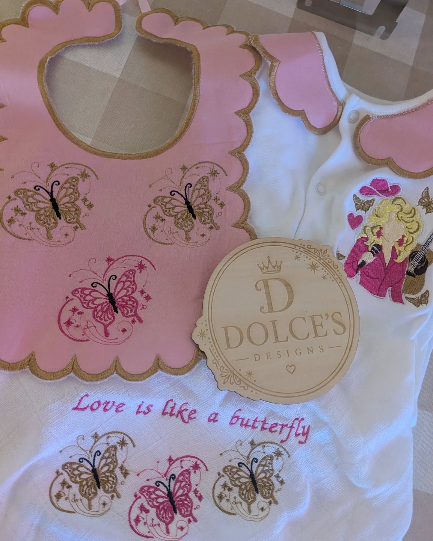 Dolly Inspired Butterfly Baby 3 Piece Set – Embroidered Babygrow, Bib & Muslin