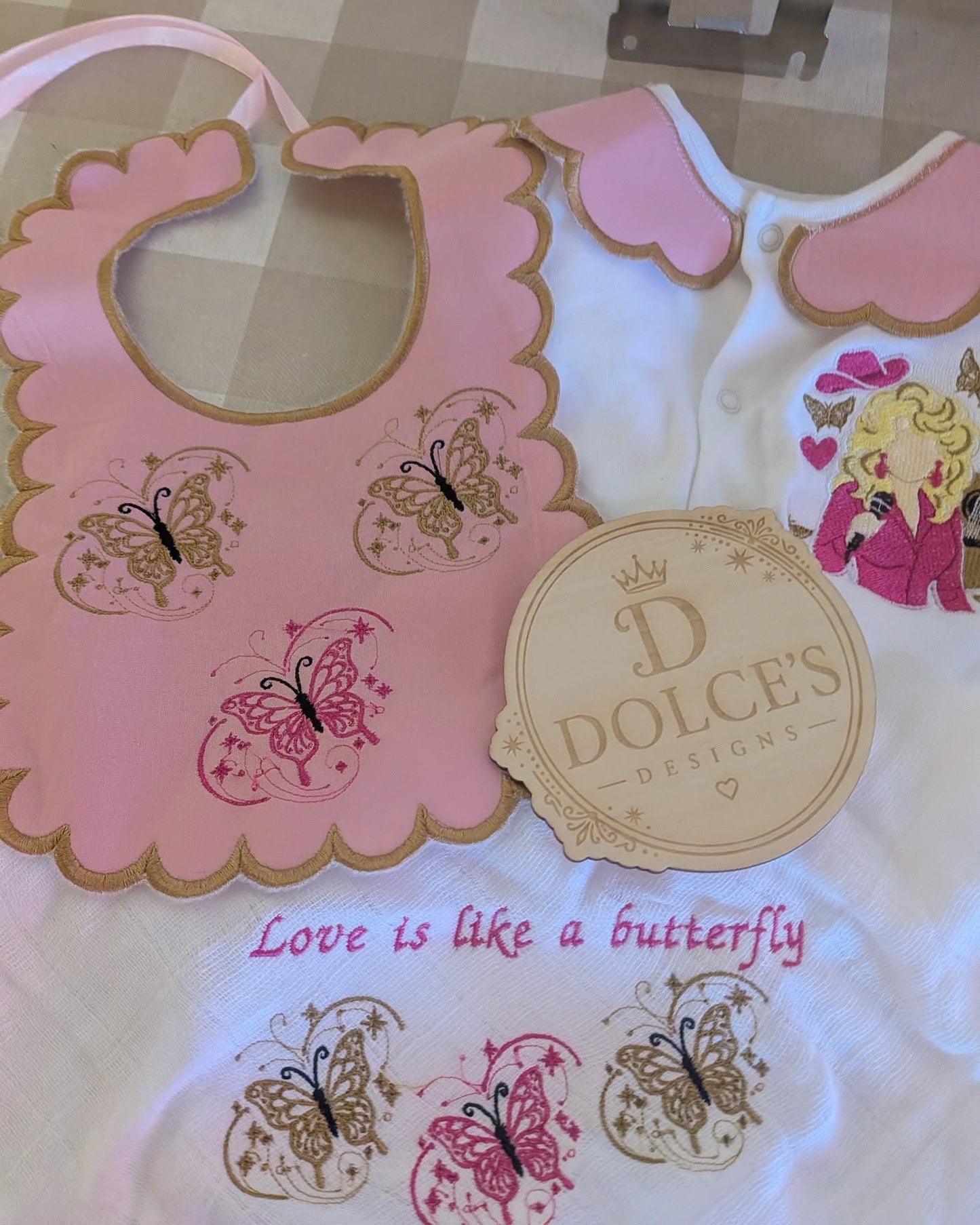 Dolly Inspired Butterfly Baby 3 Piece Set – Embroidered Babygrow, Bib & Muslin