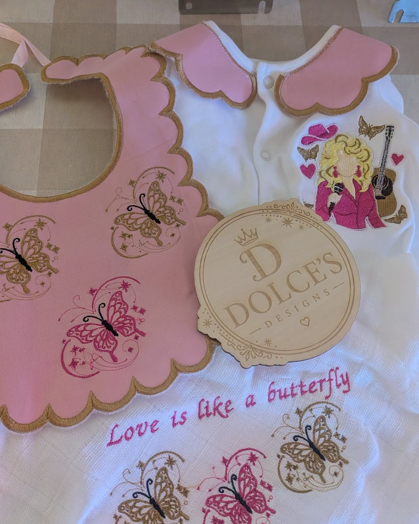 Dolly Inspired Butterfly Baby 3 Piece Set – Embroidered Babygrow, Bib & Muslin