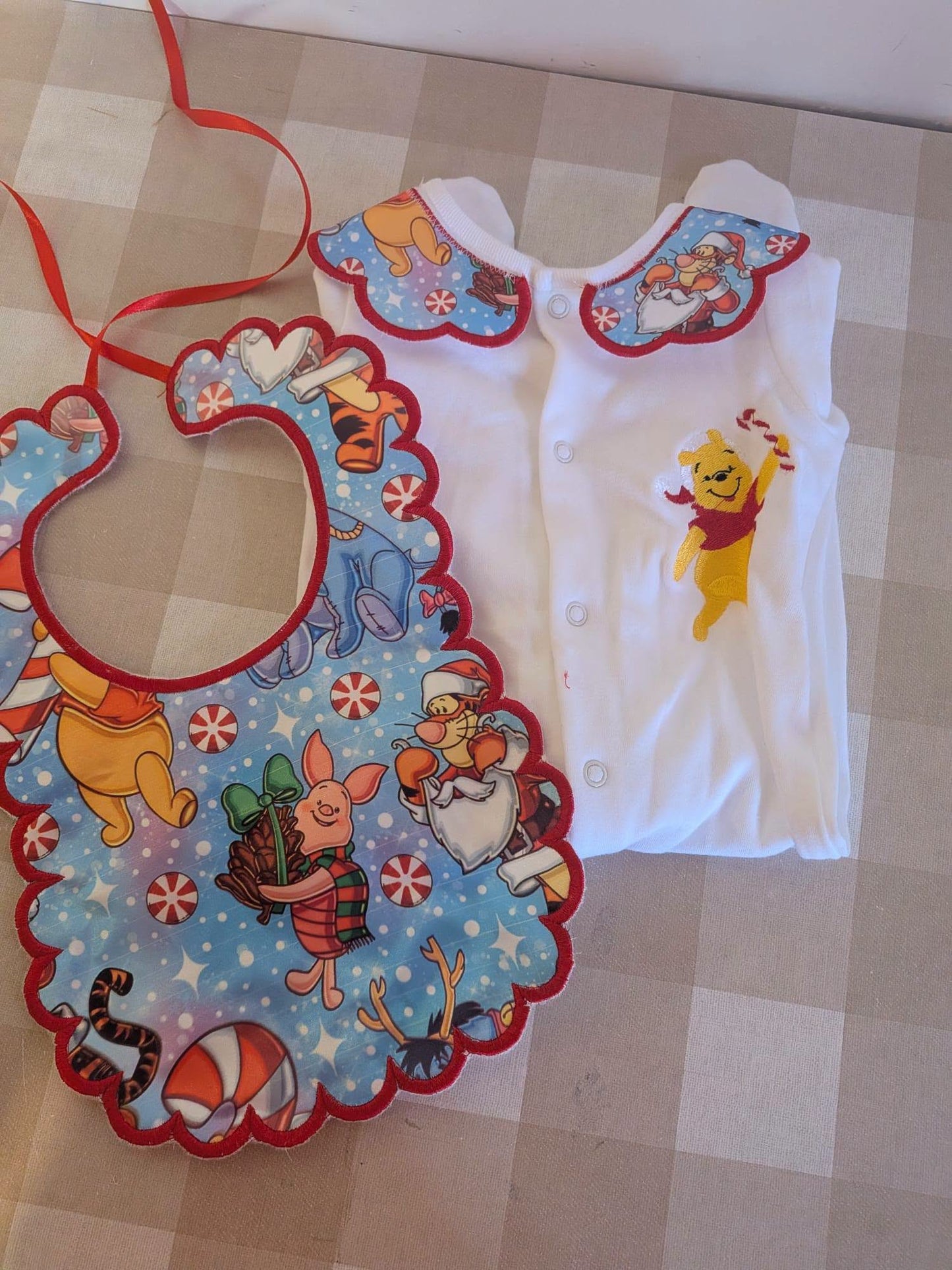 Winnie the Pooh Inspired Christmas Baby 2 Piece Set – Festive Babygrow & Bib