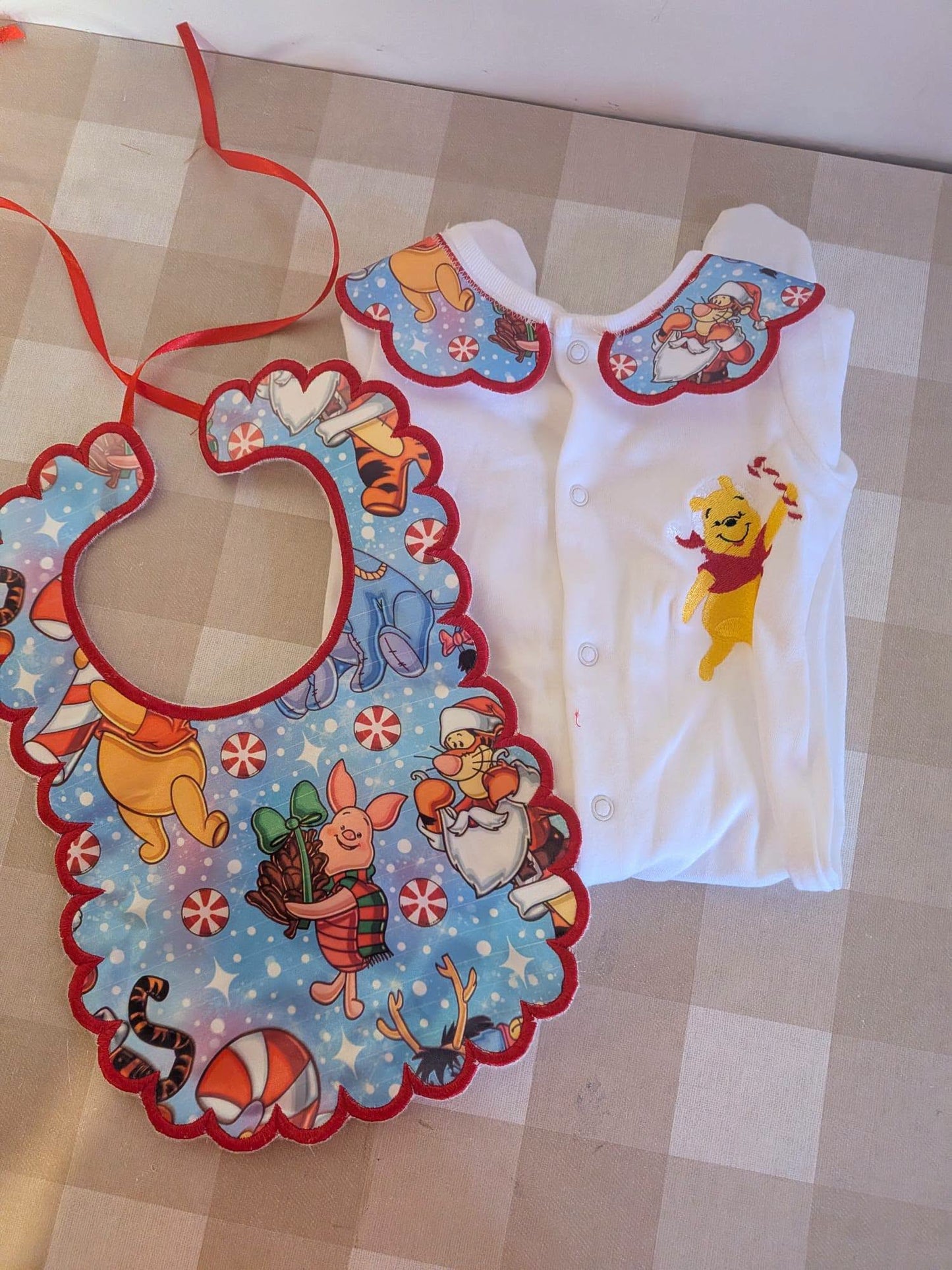 Winnie the Pooh Inspired Christmas Baby 2 Piece Set – Festive Babygrow & Bib