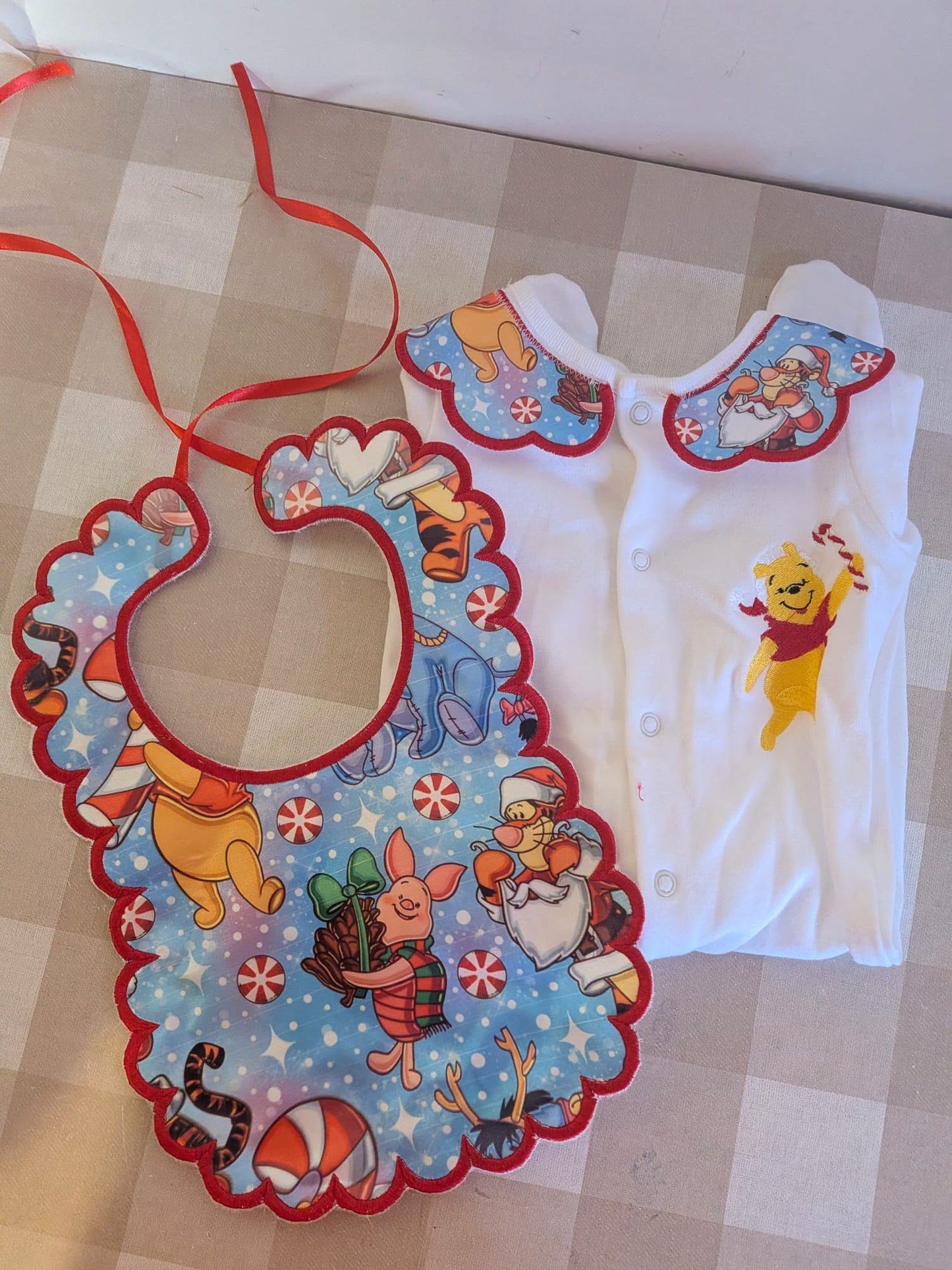 Winnie the Pooh Inspired Christmas Baby 2 Piece Set – Festive Babygrow & Bib