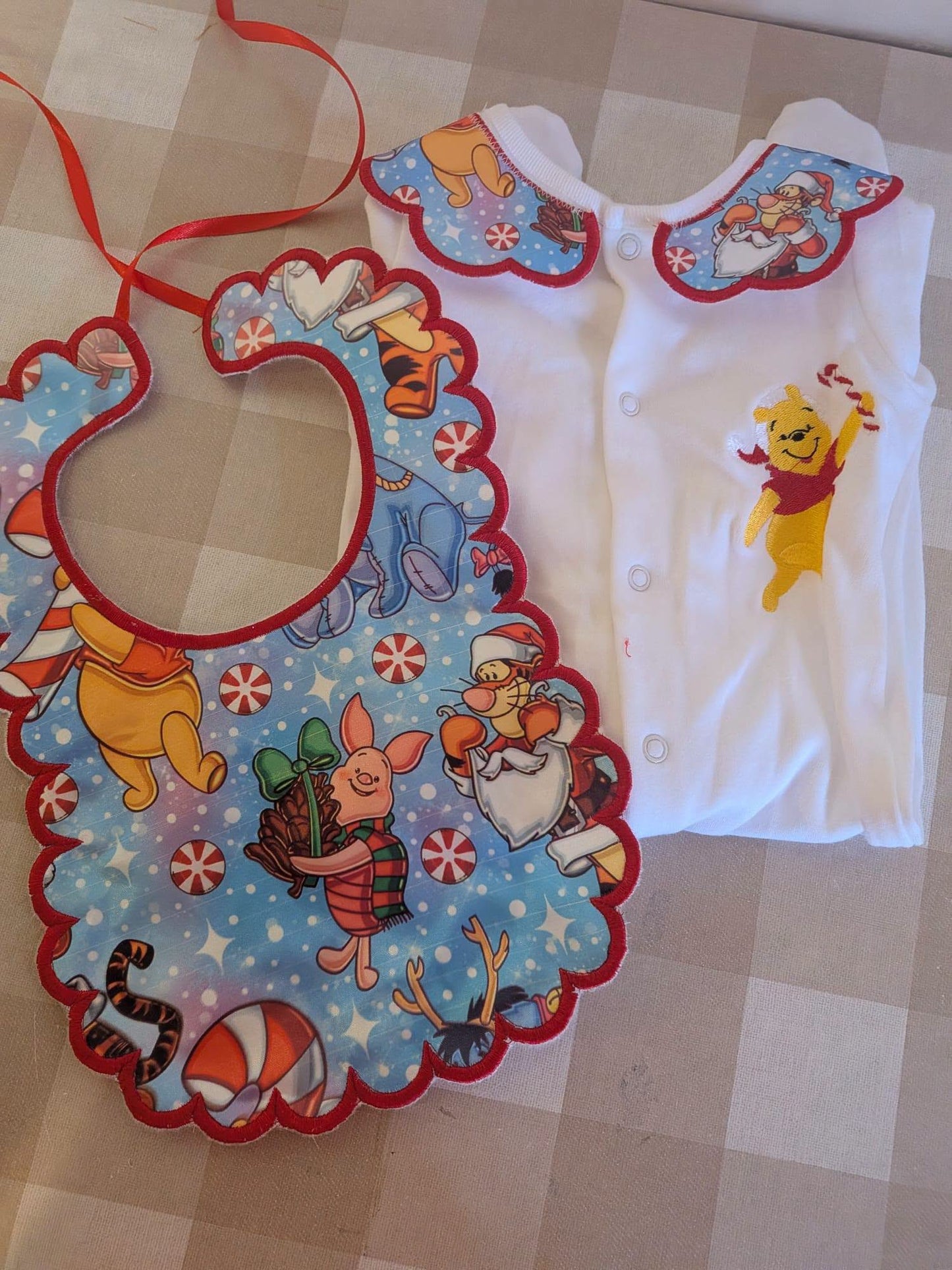 Winnie the Pooh Inspired Christmas Baby 2 Piece Set – Festive Babygrow & Bib