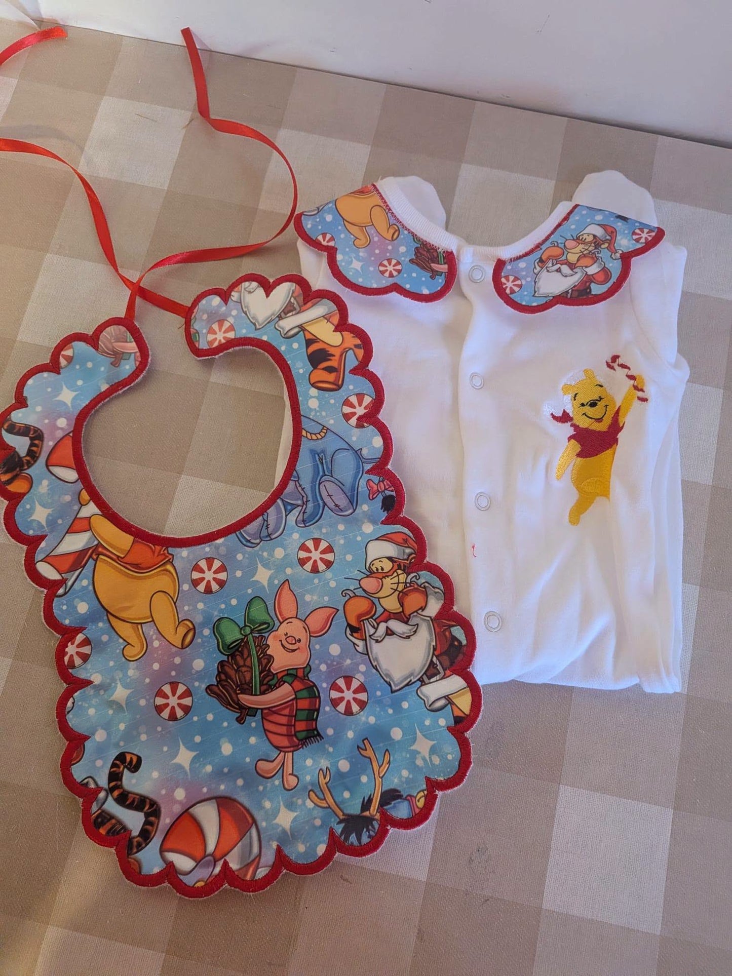 Winnie the Pooh Inspired Christmas Baby 2 Piece Set – Festive Babygrow & Bib