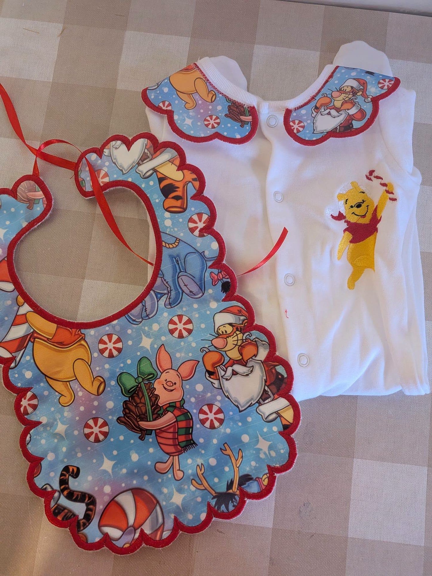 Winnie the Pooh Inspired Christmas Baby 2 Piece Set – Festive Babygrow & Bib