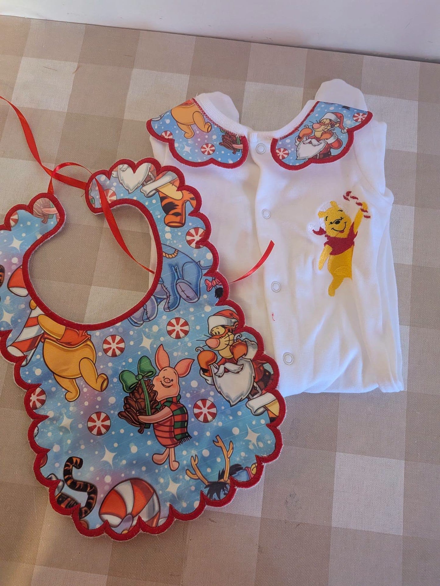 Winnie the Pooh Inspired Christmas Baby 2 Piece Set – Festive Babygrow & Bib