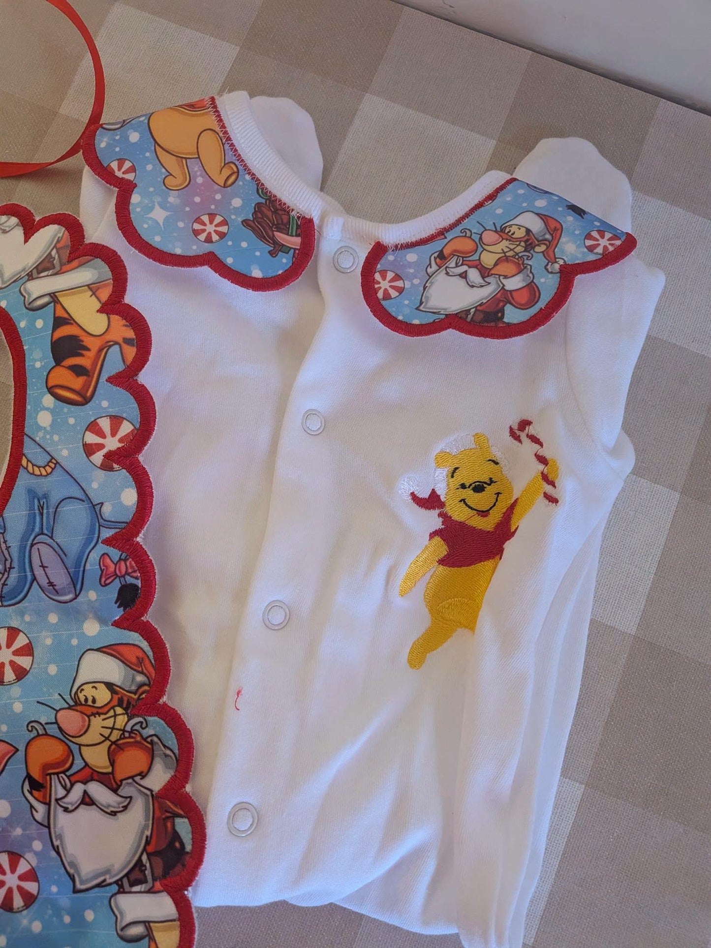 Winnie the Pooh Inspired Christmas Baby 2 Piece Set – Festive Babygrow & Bib