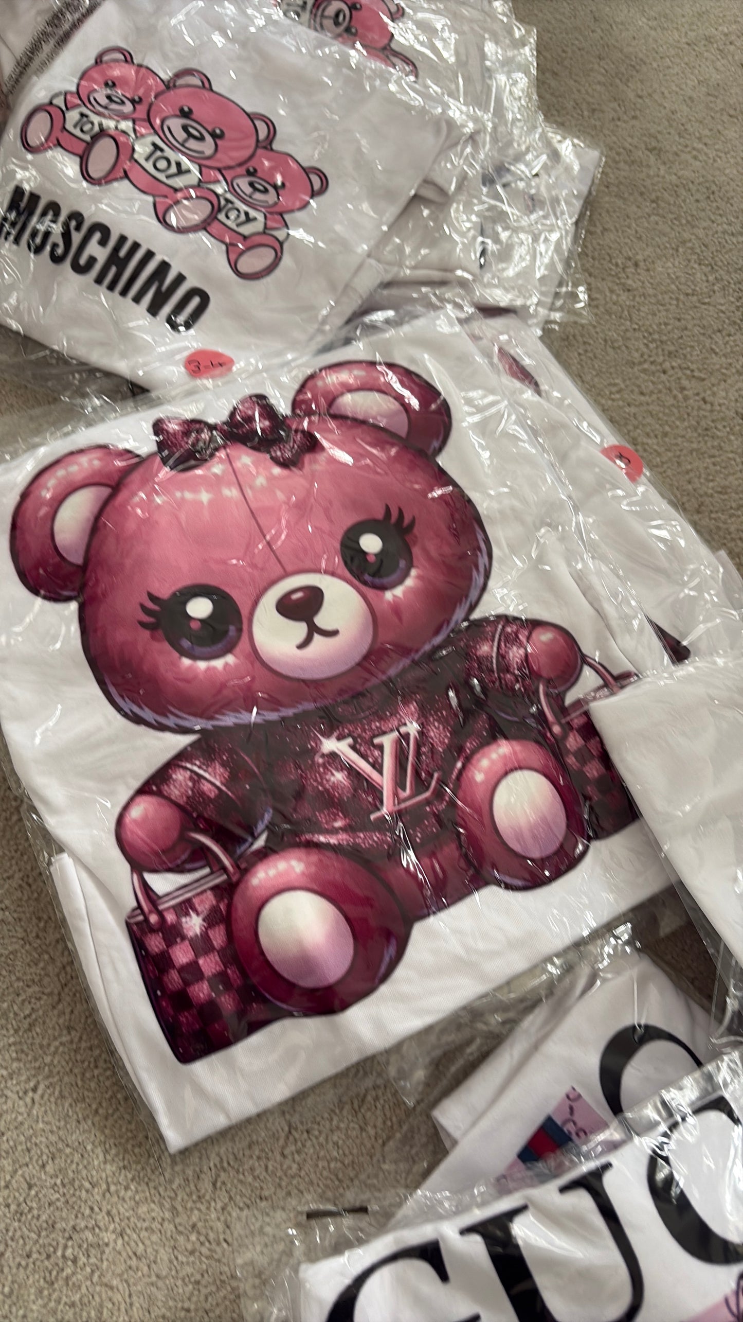 KIDS T SHIRTS BOYS AND GIRLS HUSE SALE CLEARANCE ONCE THERE GONE THERE GONE!!!