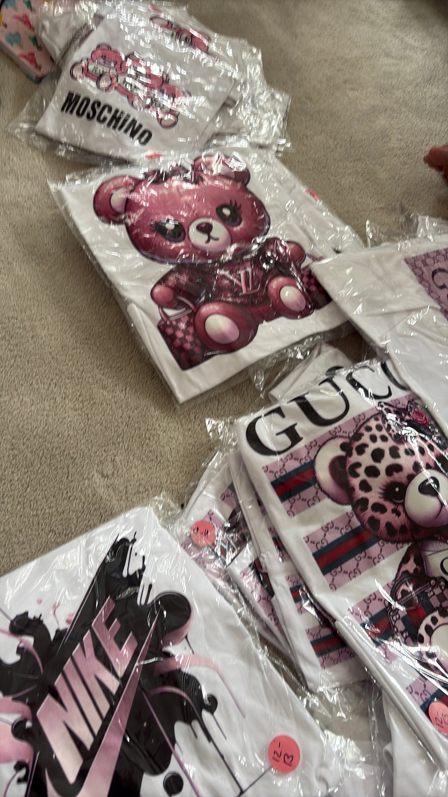KIDS T SHIRTS BOYS AND GIRLS HUSE SALE CLEARANCE ONCE THERE GONE THERE GONE!!!