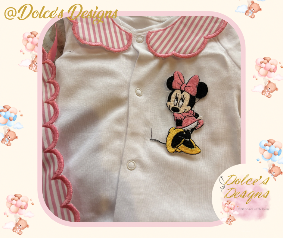 Minnie Mouse 2 Piece Baby Set – Scallop Bib & Embroidered Babygrow 🎀