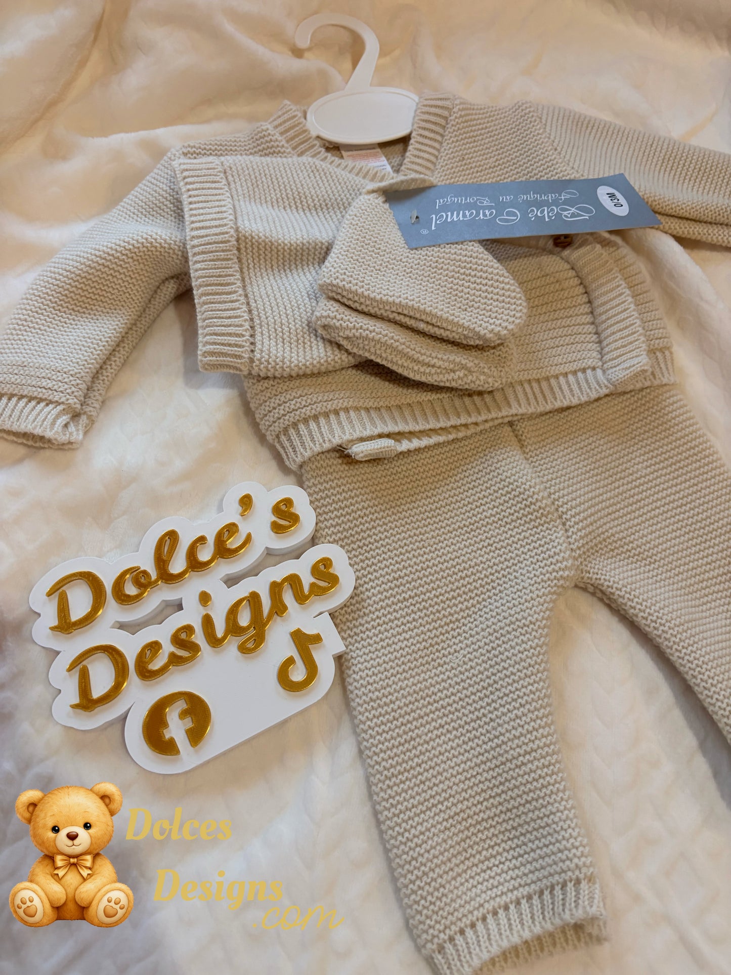 🧶 4 Piece Knitted Baby Set – 0-3 Month