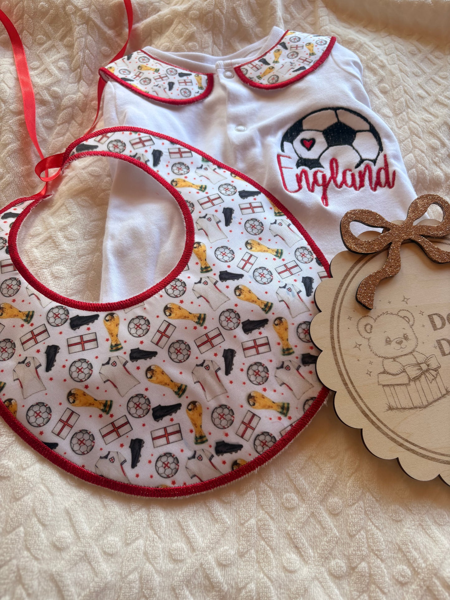 England Football Baby Set Embroidered Babygrow & Bib – Personalised