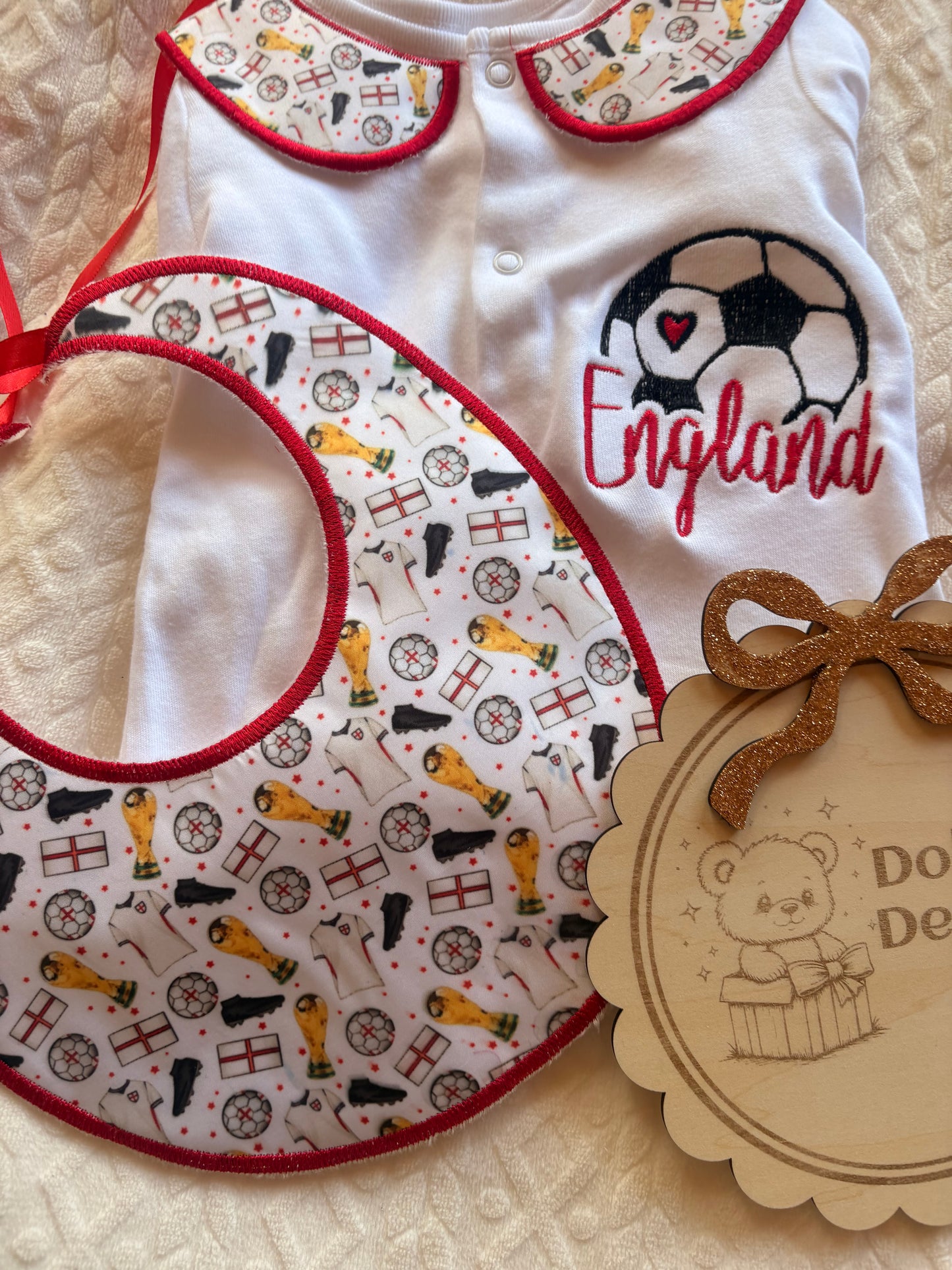 England Football Baby Set Embroidered Babygrow & Bib – Personalised