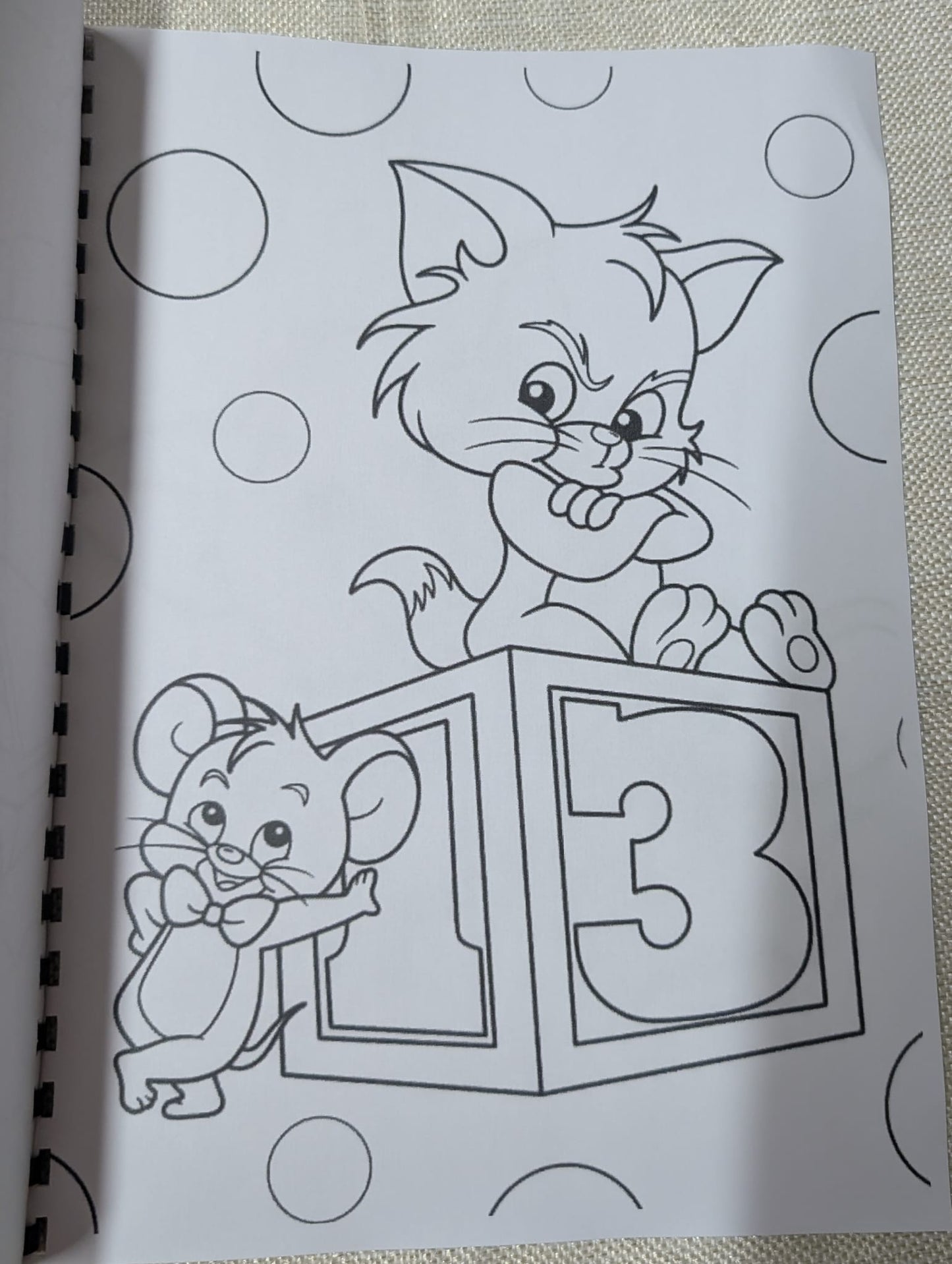 Classic Cat & Mouse Colouring Book A4 | Cartoon Chase Colouring Book | 20+ Pages | Kids & Adults Colouring Book | Printed in UK