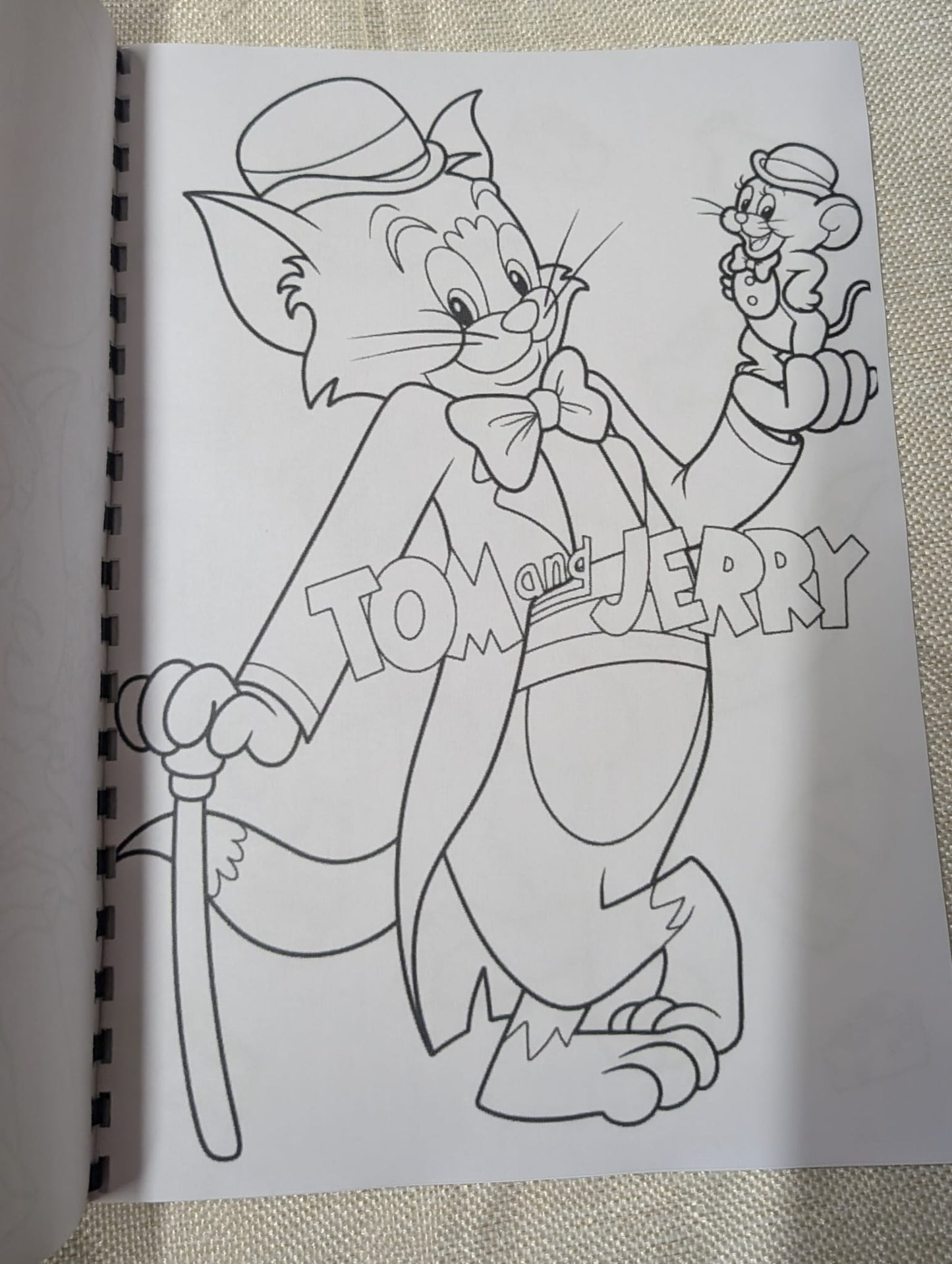 Classic Cat & Mouse Colouring Book A4 | Cartoon Chase Colouring Book | 20+ Pages | Kids & Adults Colouring Book | Printed in UK